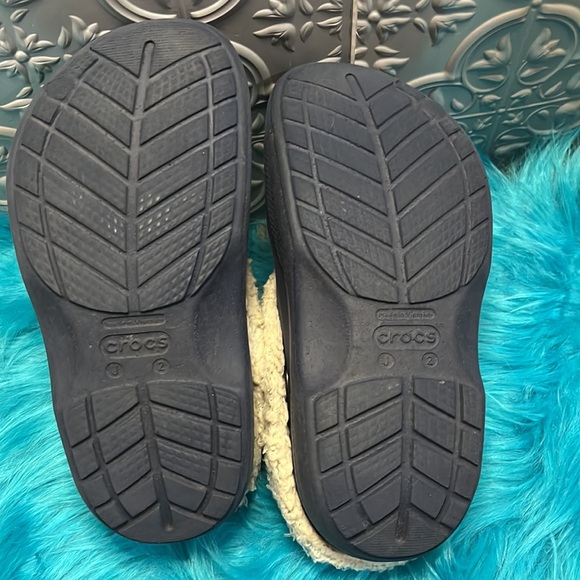 Crocs navy blue size 2 kids has removable liner 2 snaps and velcro at heel - Picture 4 of 9